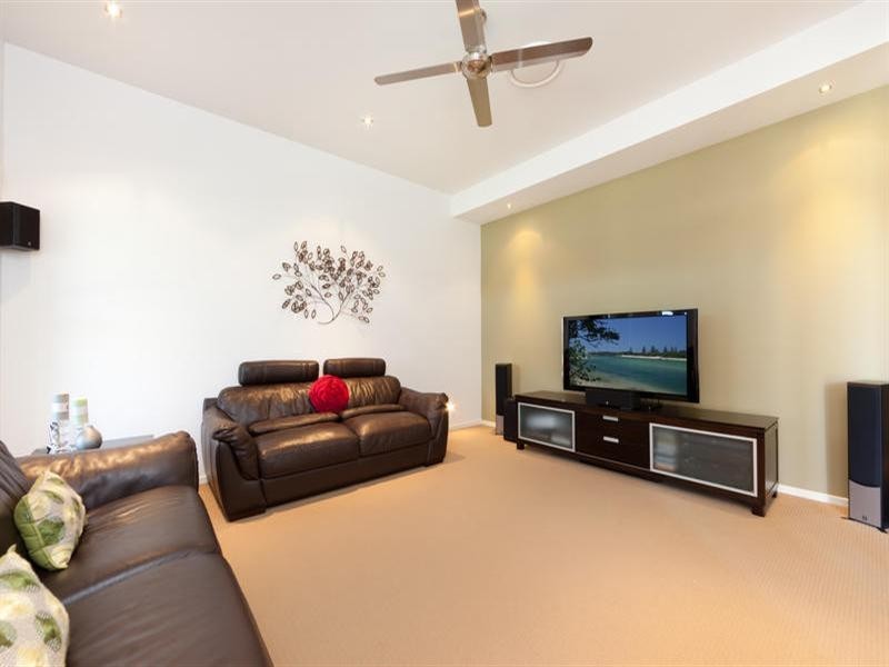 4 Meadow Court, Maudsland QLD 4210