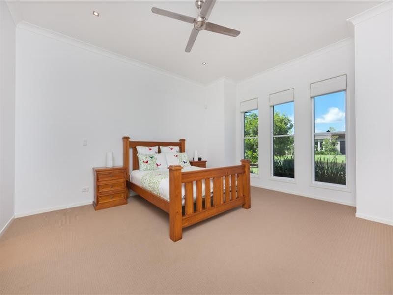 4 Meadow Court, Maudsland QLD 4210