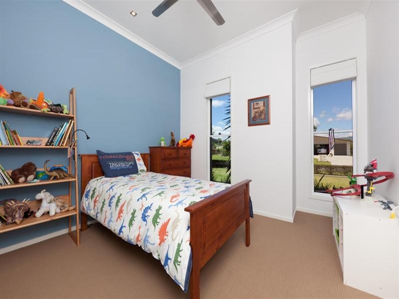 4 Meadow Court, Maudsland QLD 4210