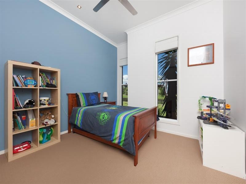 4 Meadow Court, Maudsland QLD 4210