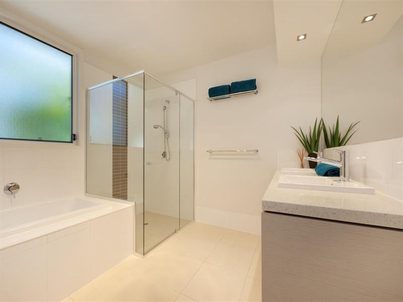 4 Meadow Court, Maudsland QLD 4210