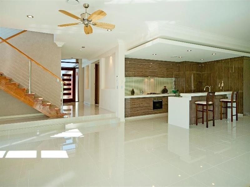 9113 Peter Senior Drive, Hope Island QLD 4212