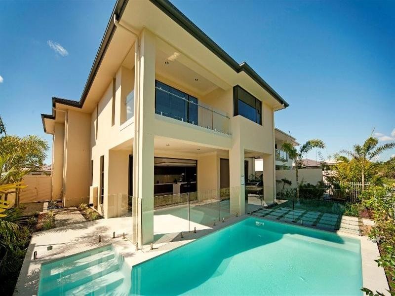 9113 Peter Senior Drive, Hope Island QLD 4212