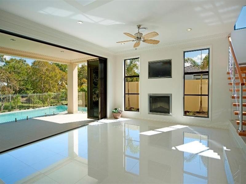 9113 Peter Senior Drive, Hope Island QLD 4212