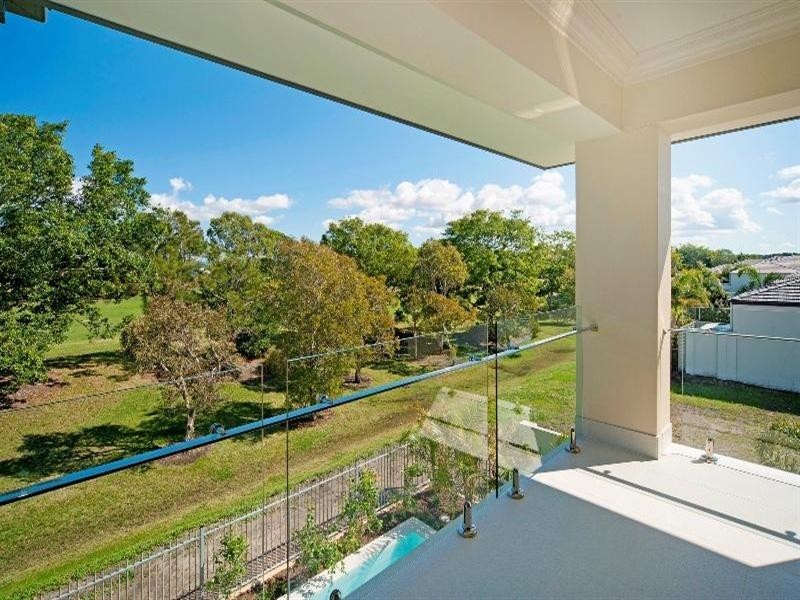 9113 Peter Senior Drive, Hope Island QLD 4212