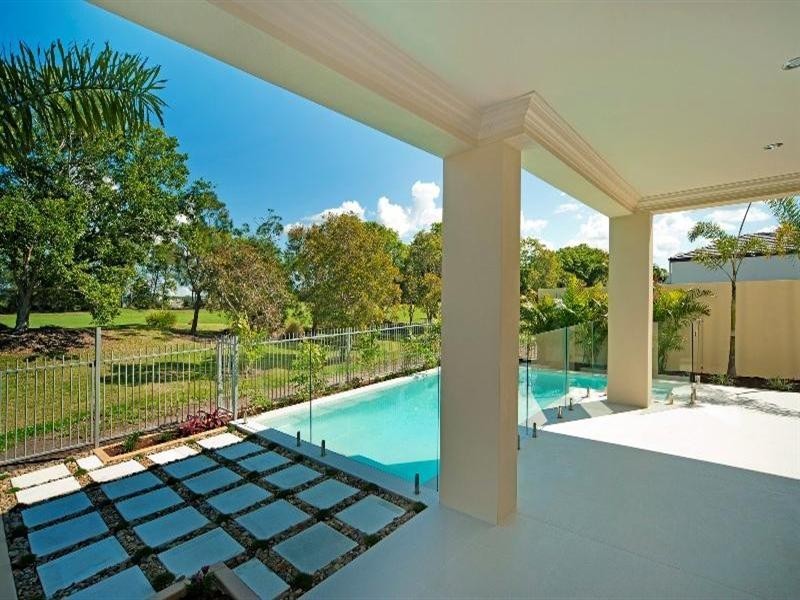 9113 Peter Senior Drive, Hope Island QLD 4212