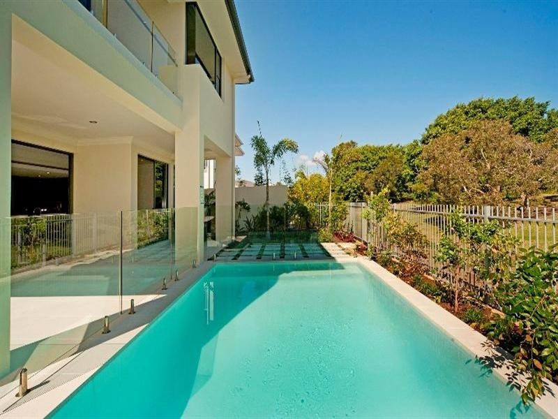 9113 Peter Senior Drive, Hope Island QLD 4212