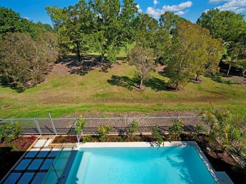 9113 Peter Senior Drive, Hope Island QLD 4212