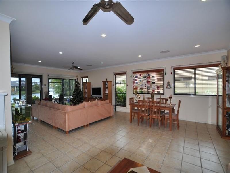 41 Lee-Anne Crescent, Helensvale QLD 4212