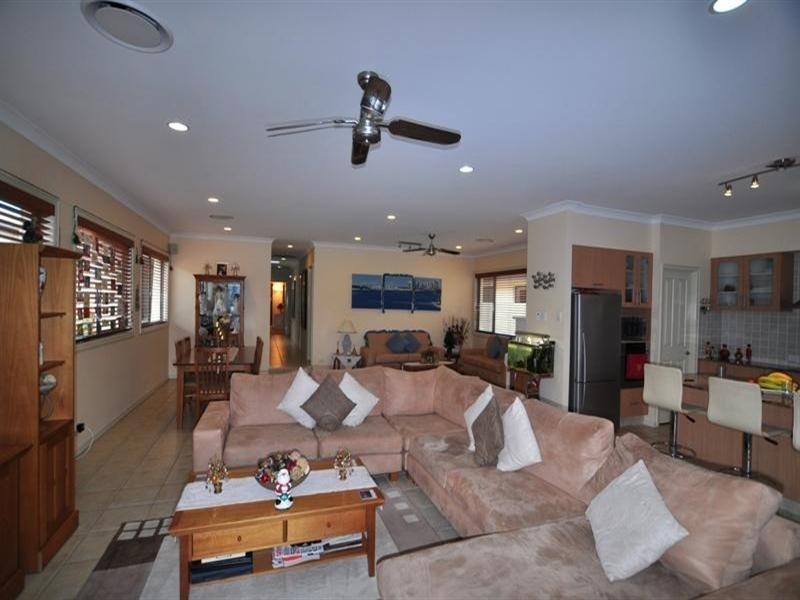 41 Lee-Anne Crescent, Helensvale QLD 4212