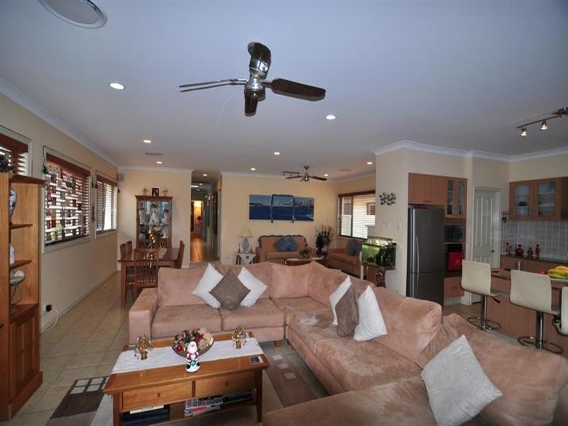 41 Lee-Anne Crescent, Helensvale QLD 4212