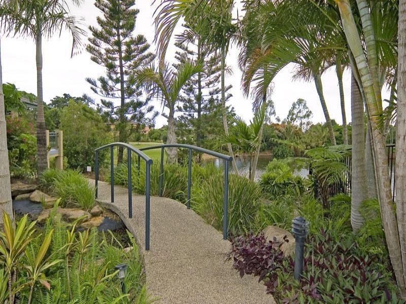 4 River Cove Place, Hope Island QLD 4212