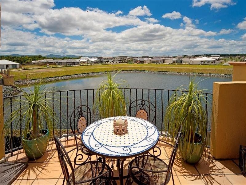 13/14 Pendraat Parade, Hope Island QLD 4212