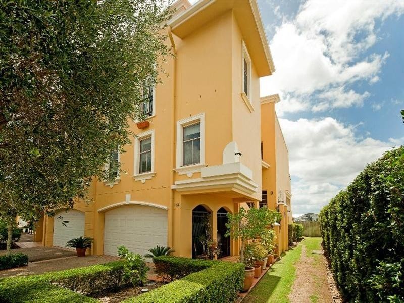13/14 Pendraat Parade, Hope Island QLD 4212