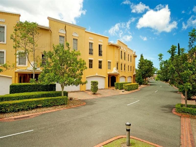 13/14 Pendraat Parade, Hope Island QLD 4212