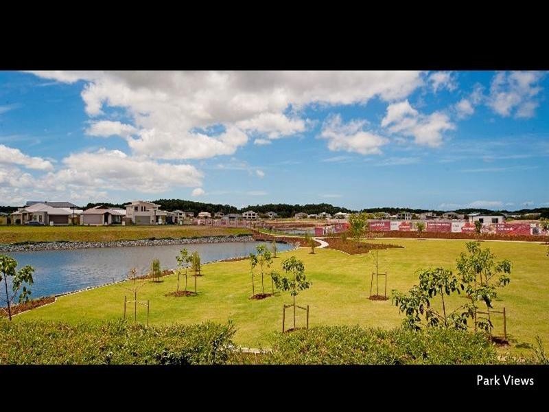 13/14 Pendraat Parade, Hope Island QLD 4212