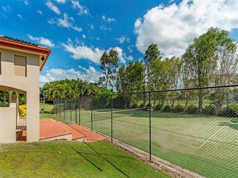 13/23 Santa Barbara Road, Hope Island QLD 4212