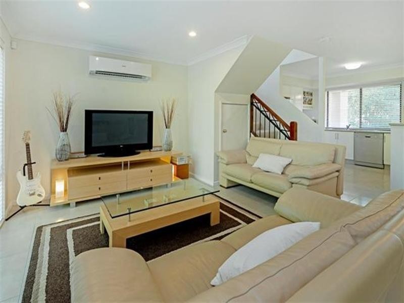 13/23 Santa Barbara Road, Hope Island QLD 4212