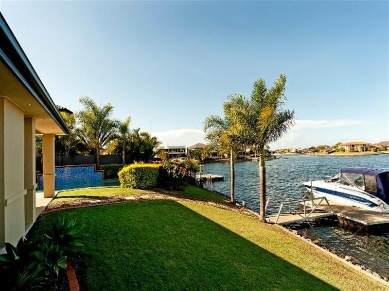 18 Calmwater Crescent, Oyster Cove,, Helensvale QLD 4212