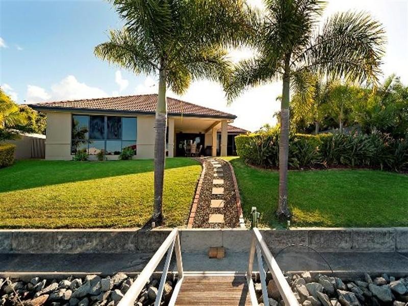 18 Calmwater Crescent, Oyster Cove,, Helensvale QLD 4212
