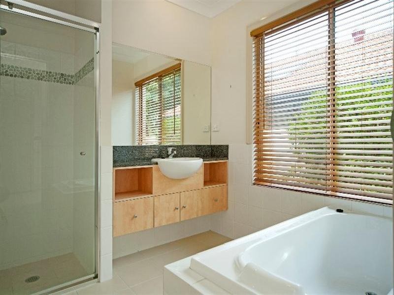 2 River Cove Place, Helensvale QLD 4212