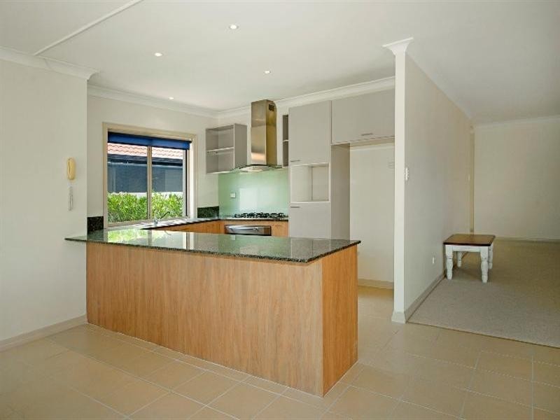 2 River Cove Place, Helensvale QLD 4212