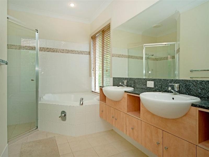 2 River Cove Place, Helensvale QLD 4212