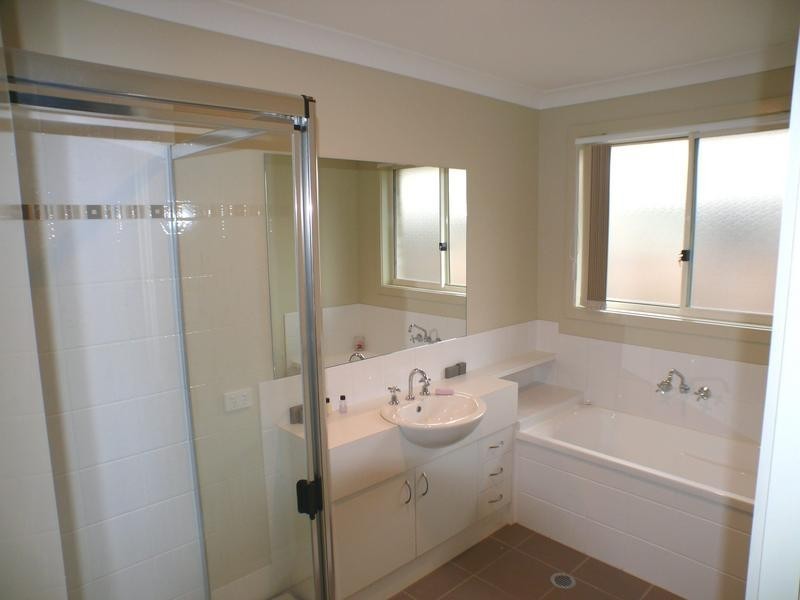 10 Trillers Avenue, Coomera QLD 4209