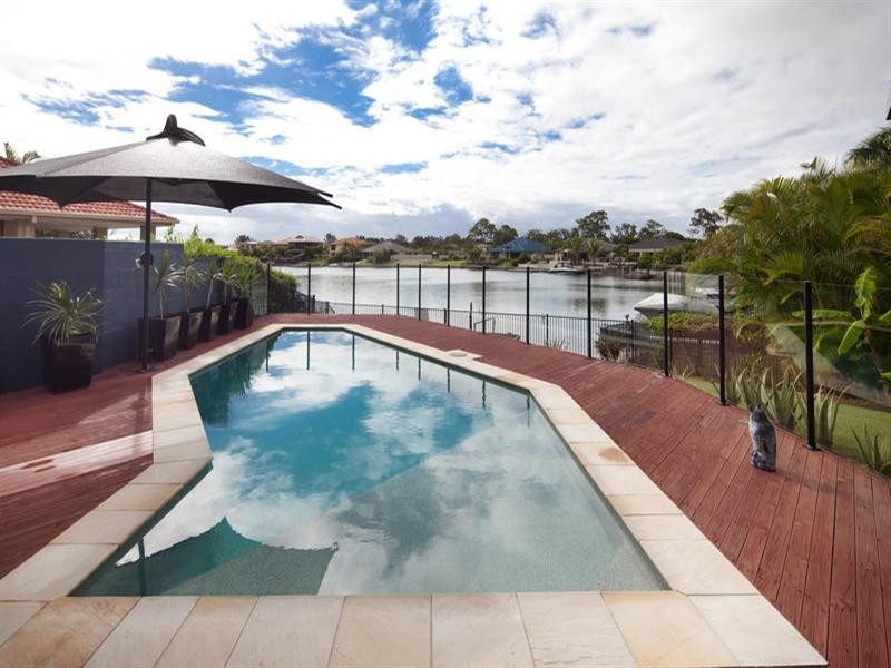 3 Saltair Grove, Helensvale QLD 4212