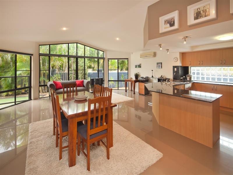 3 Saltair Grove, Helensvale QLD 4212