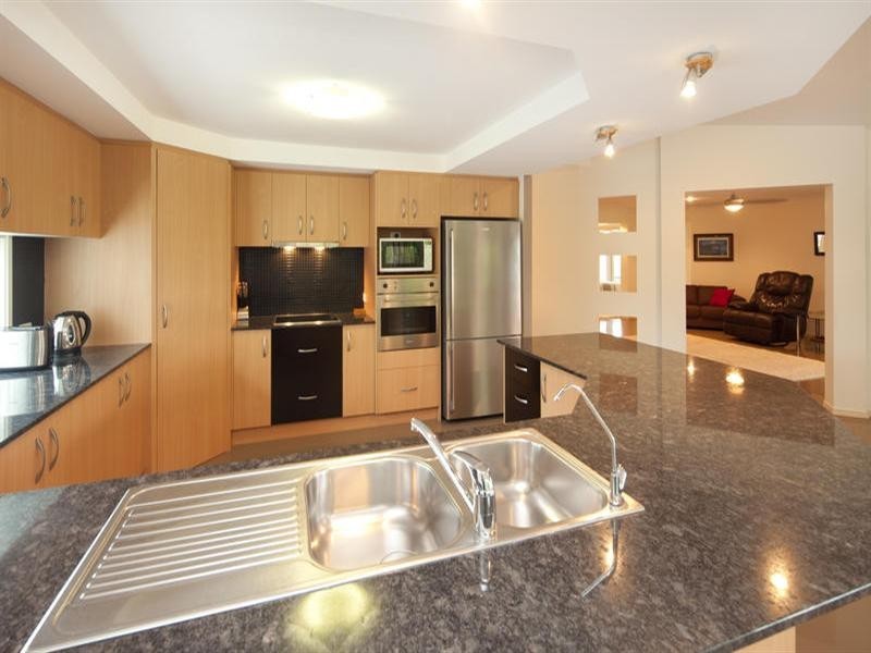 3 Saltair Grove, Helensvale QLD 4212