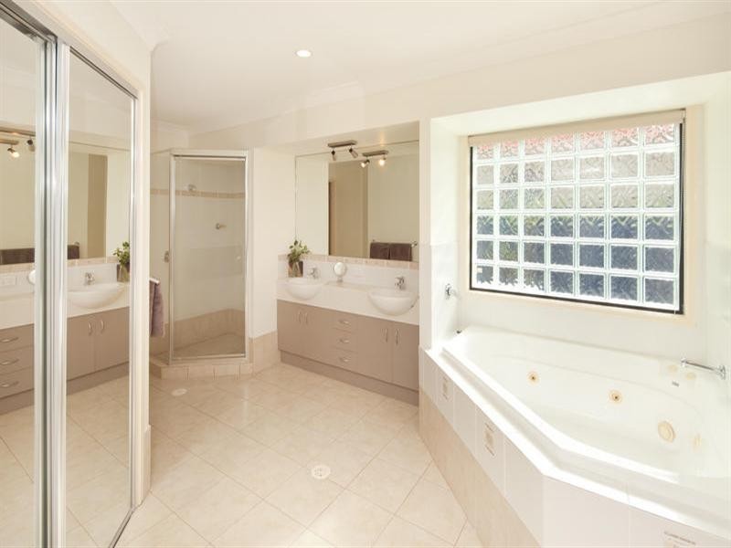 3 Saltair Grove, Helensvale QLD 4212