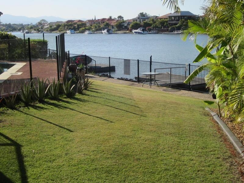 3 Saltair Grove, Helensvale QLD 4212