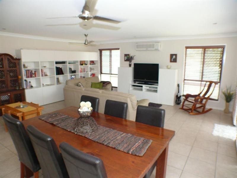 37 Woodlands Boulevard, Waterford QLD 4133