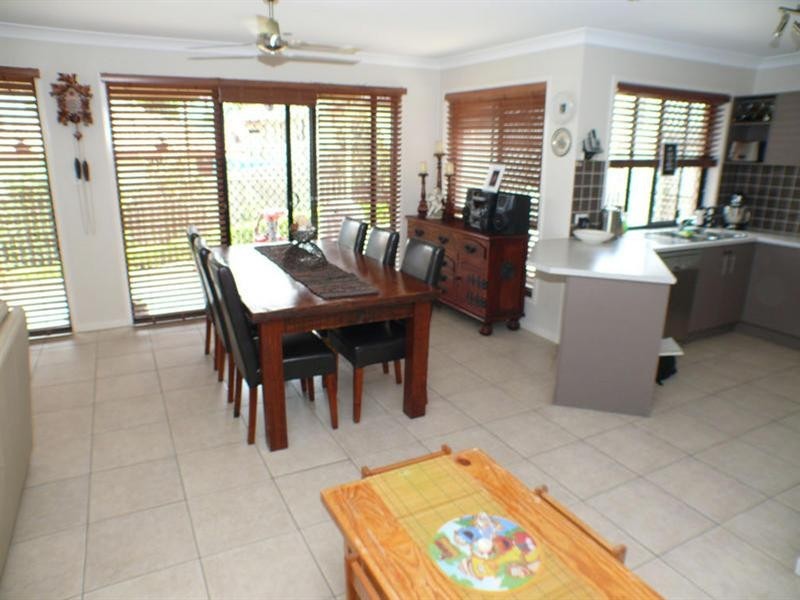37 Woodlands Boulevard, Waterford QLD 4133