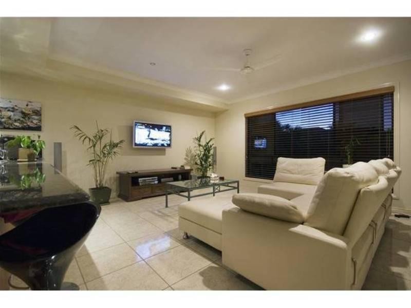 25 Calmwater Crescent, Oyster Cove, Helensvale QLD 4212