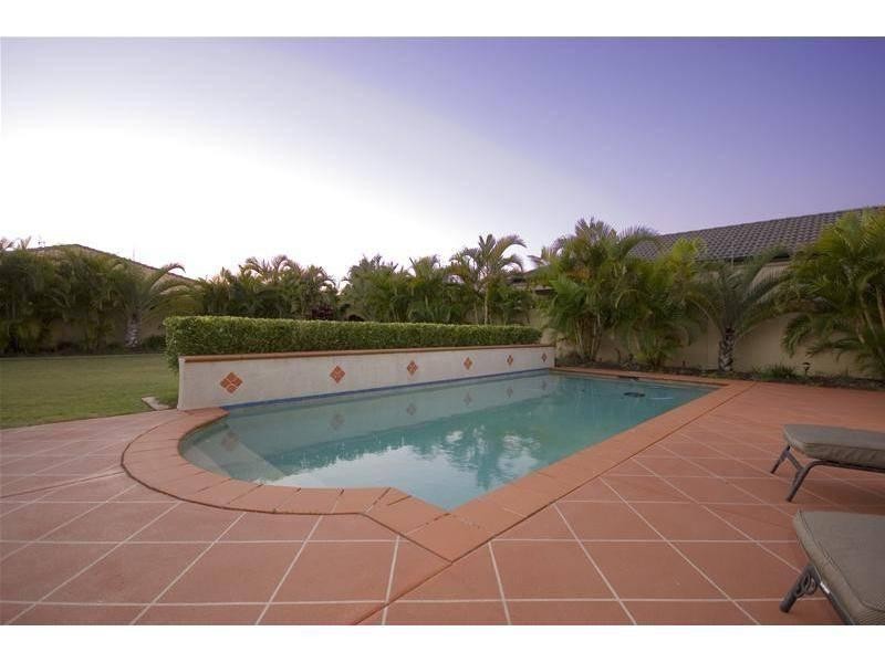 25 Calmwater Crescent, Oyster Cove, Helensvale QLD 4212