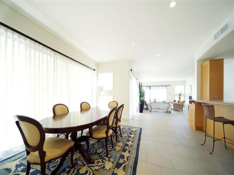 1513 Rosebank Way West, Hope Island QLD 4212