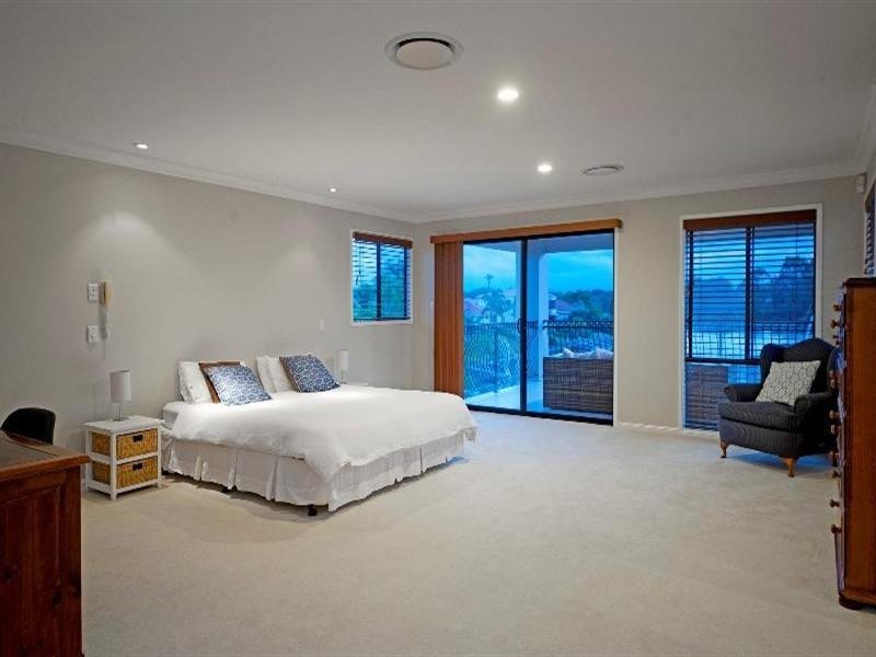 2112 Carlton Drive, Hope Island QLD 4212