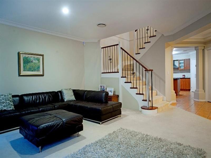 2112 Carlton Drive, Hope Island QLD 4212