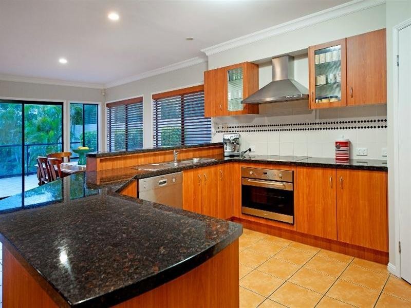 2112 Carlton Drive, Hope Island QLD 4212