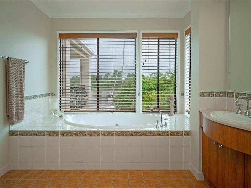 2112 Carlton Drive, Hope Island QLD 4212