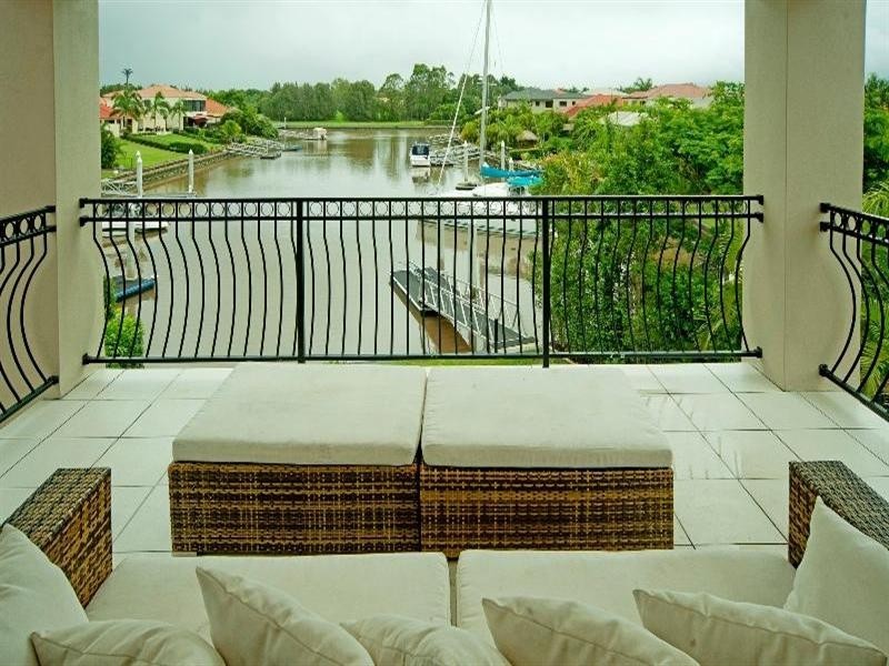 2112 Carlton Drive, Hope Island QLD 4212