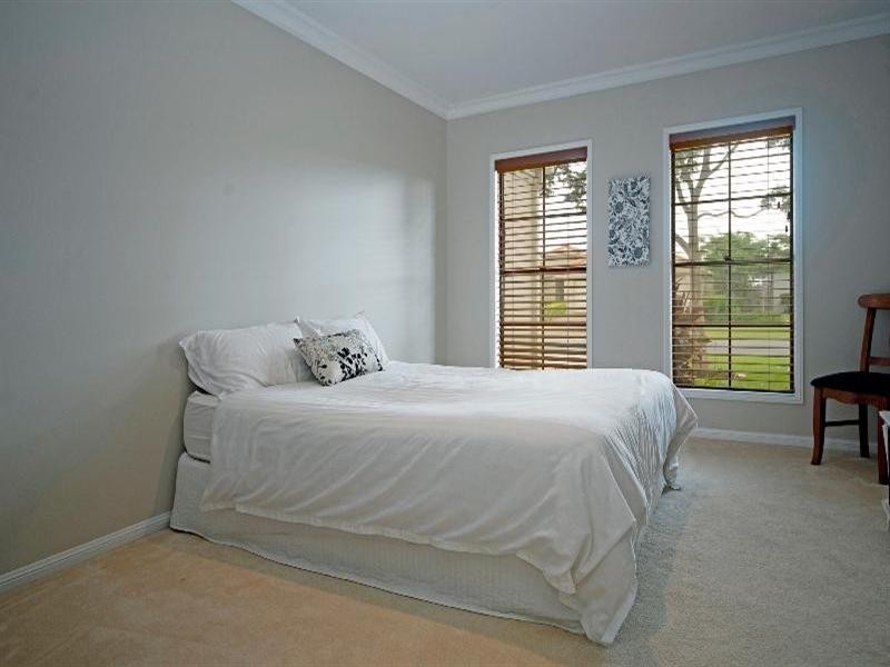 2112 Carlton Drive, Hope Island QLD 4212