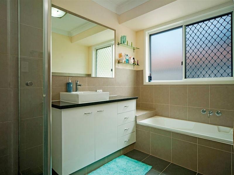 22 Lakewood Court, Helensvale QLD 4212