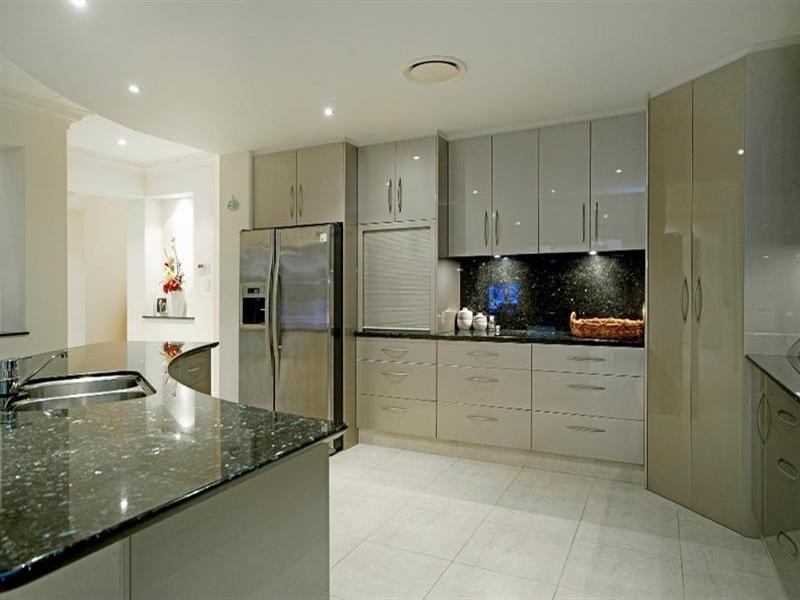 1670 Riverdale Drive, Hope Island QLD 4212