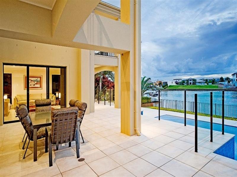 1670 Riverdale Drive, Hope Island QLD 4212