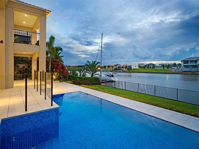 1670 Riverdale Drive, Hope Island QLD 4212