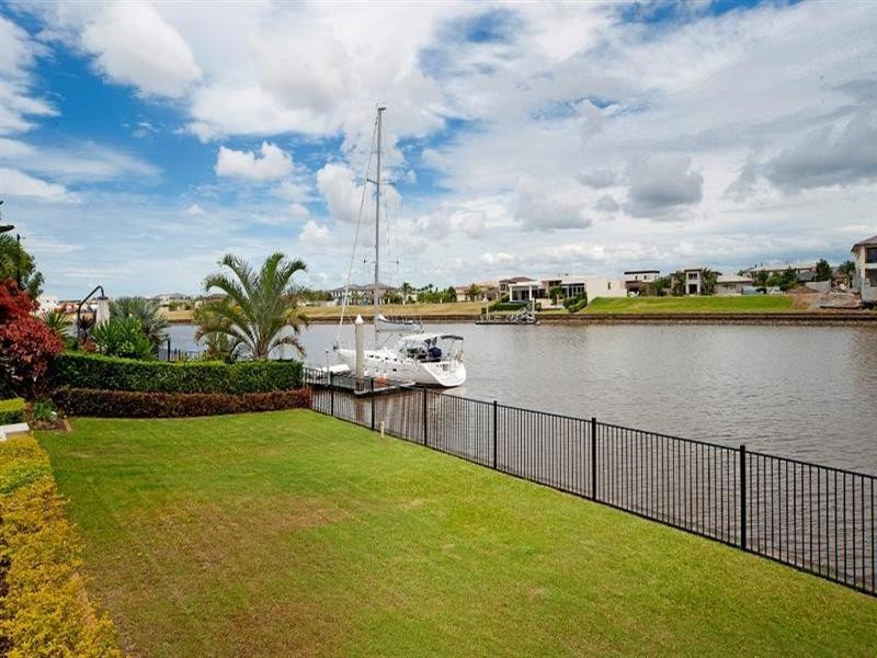 1670 Riverdale Drive, Hope Island QLD 4212
