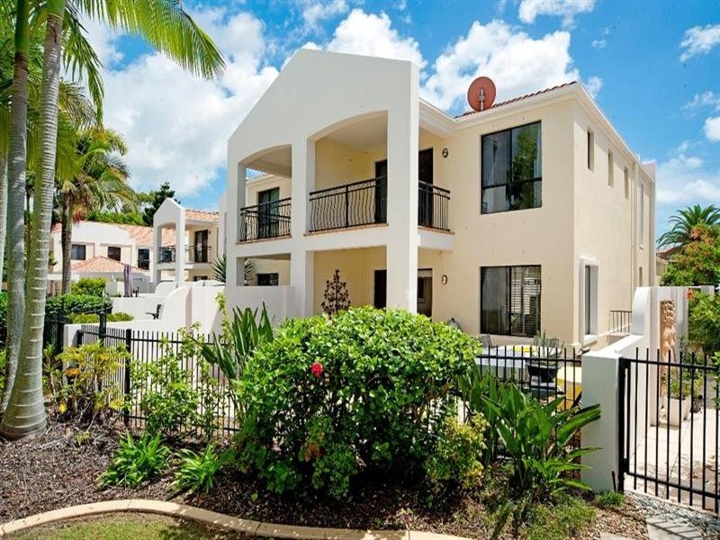 8891 Magnolia Drive East, Hope Island QLD 4212